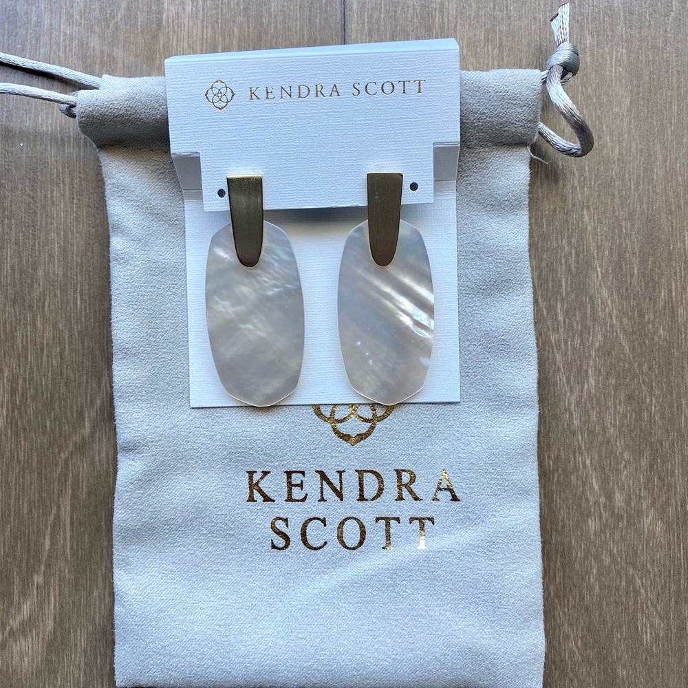Kendra Scott Aragon Ivory Mother of Pearl Earrings